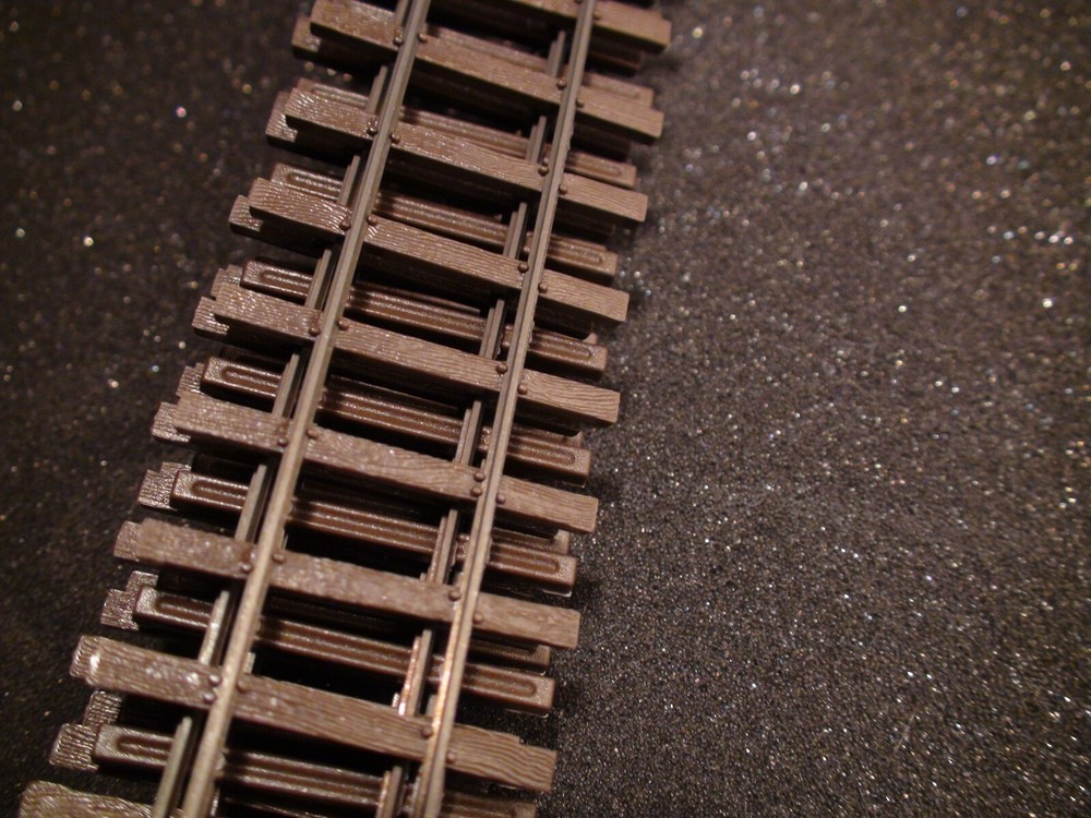 ON30 Micro-Engineering #12-138 ON30 SCALE Code 83 Flex Track WEATHERED