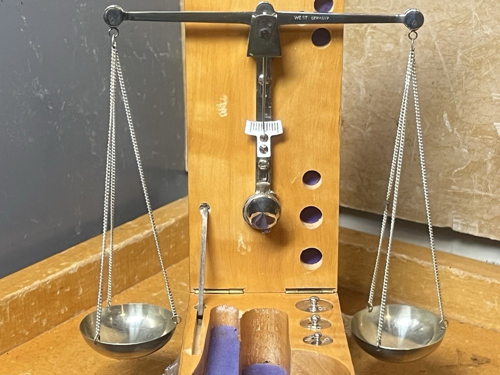 VINTAGE Gem Stone SCALE ~