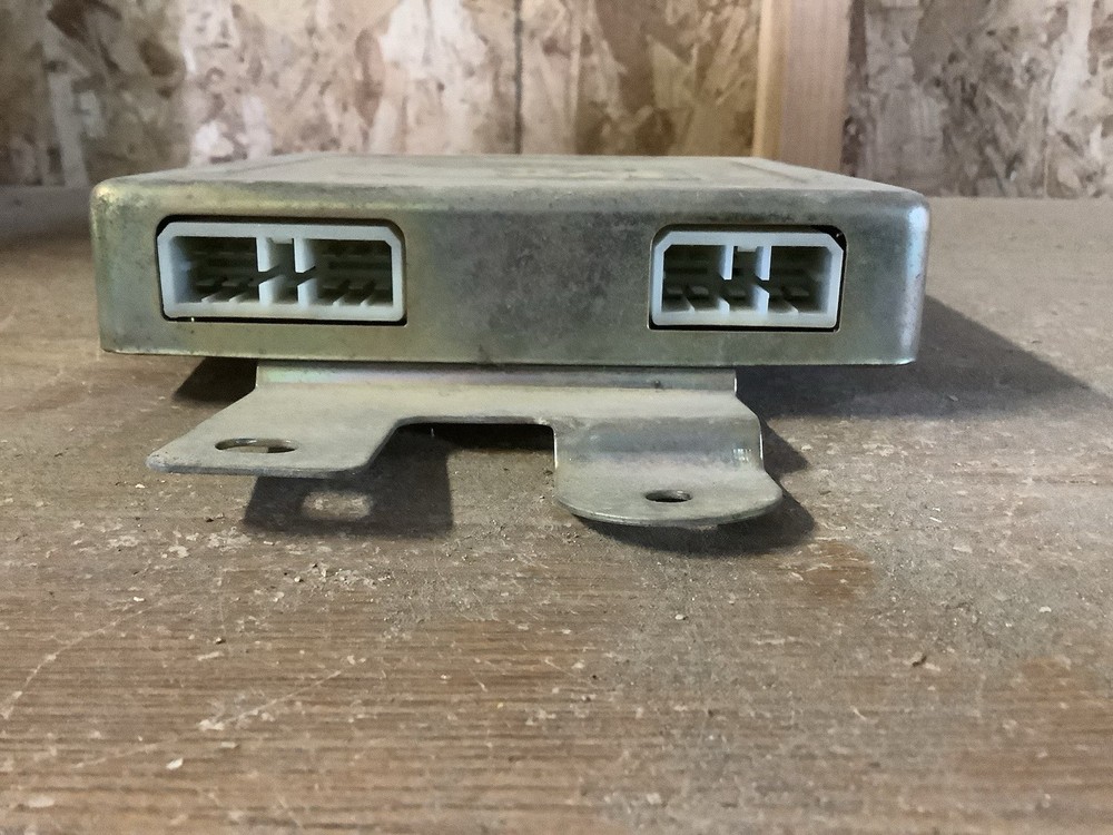 Mitsubishi Pickup MD 102608 Transmission Control Module (4571)