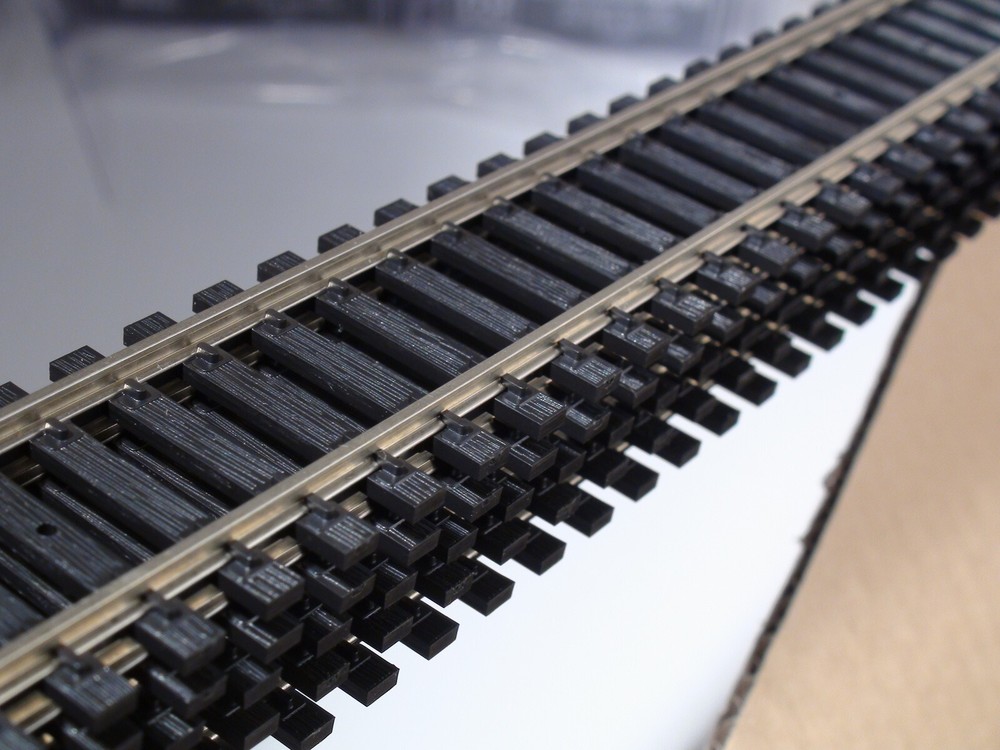 HO ATLAS # 168 CODE 100 BLACK TIES SUPER FLEX TRACK 25 PCS