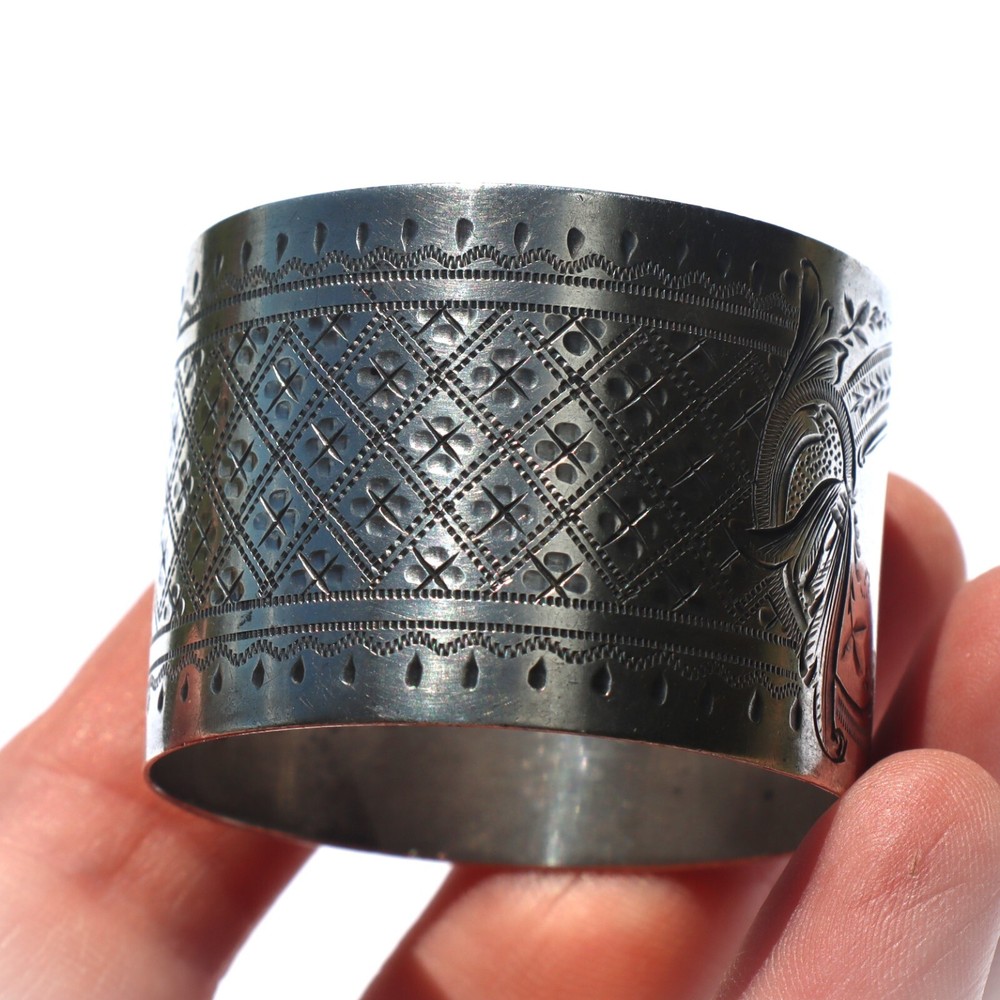Victorian Sterling Silver Bright Cut Geometric pattern un Engraved Napkin Ring