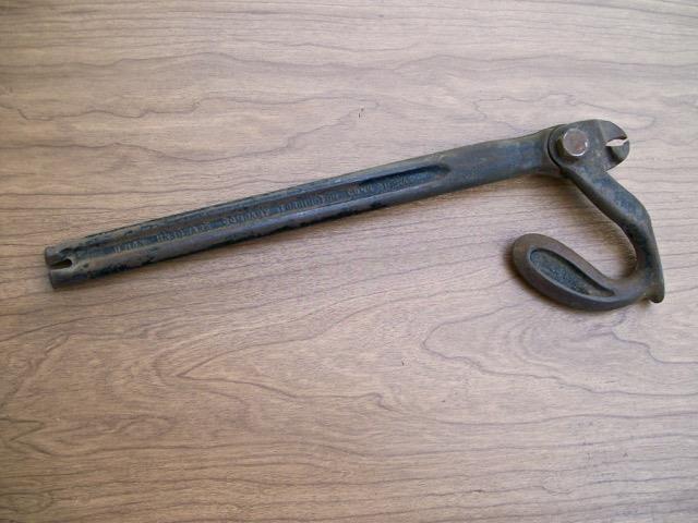 OLD CAST IRON CYCLOPS NAIL PULLER UNION HARDWARE CO. CONN.