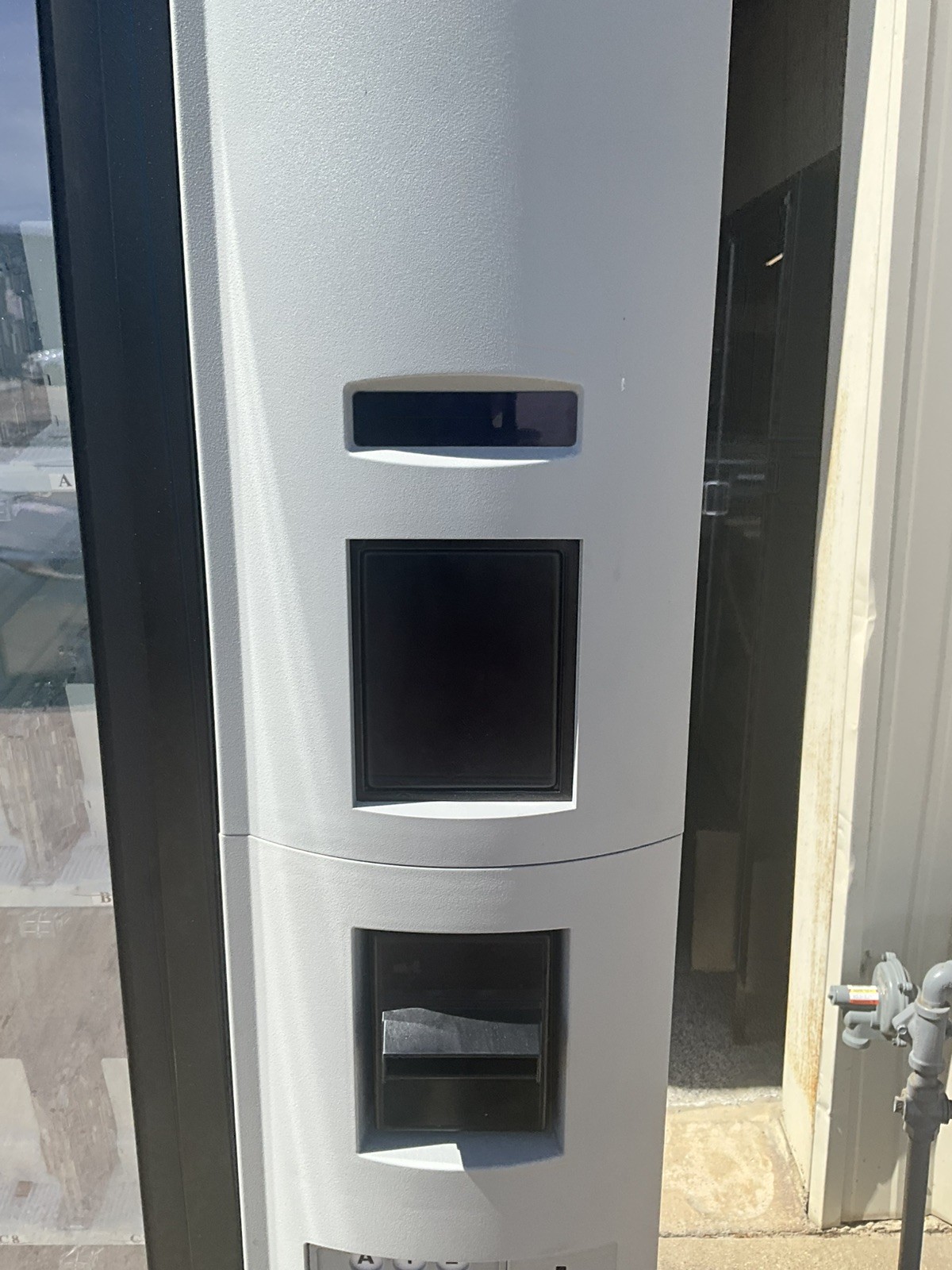 24 Dixie Narco Bev Max CPI Glass Front Beverage Vending Machine 5800-4HC refrige