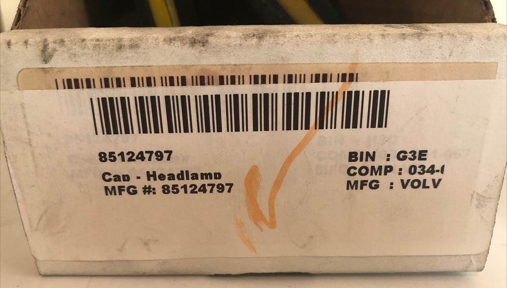 VOLVO HEADLIGHT BULB PROTECTIVE CAP 85124797 NEW