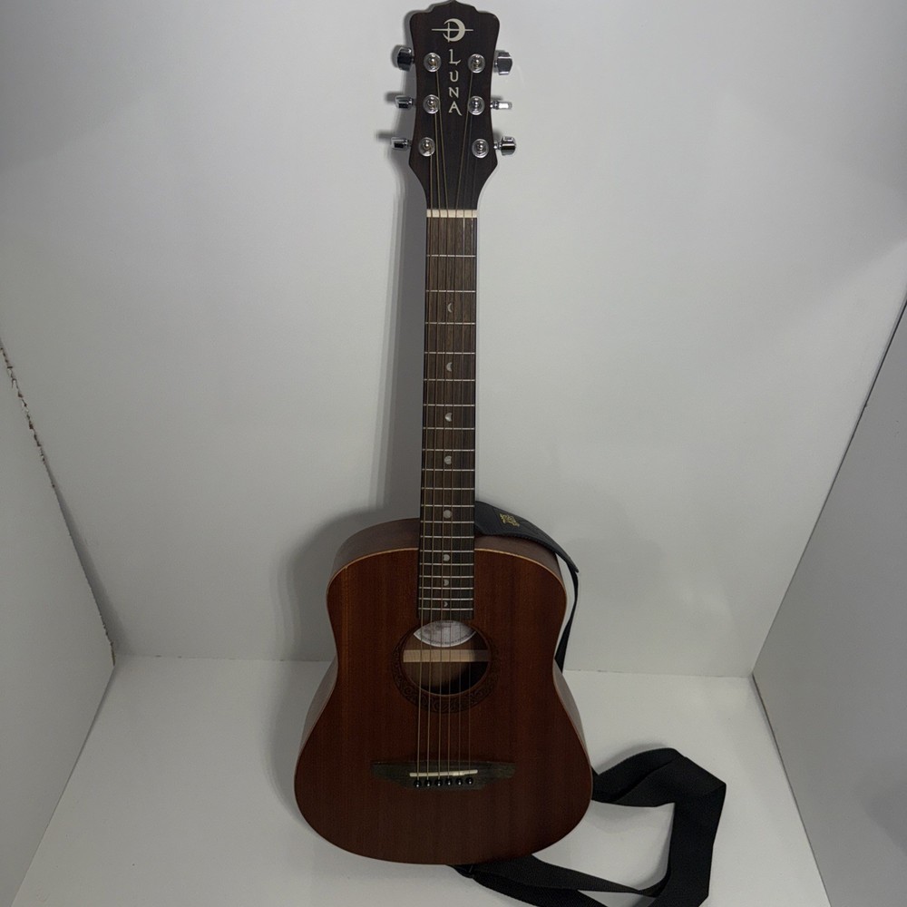 Luna Guitars Mahogany