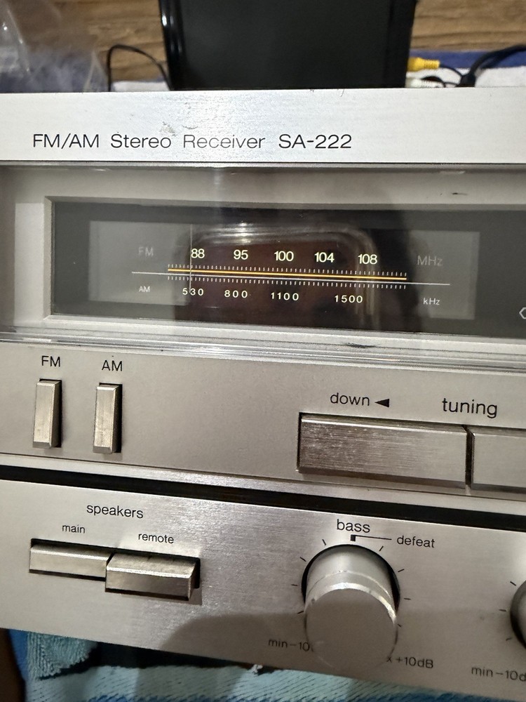 Technics SA-222 stereo receiver. Classic silver face model