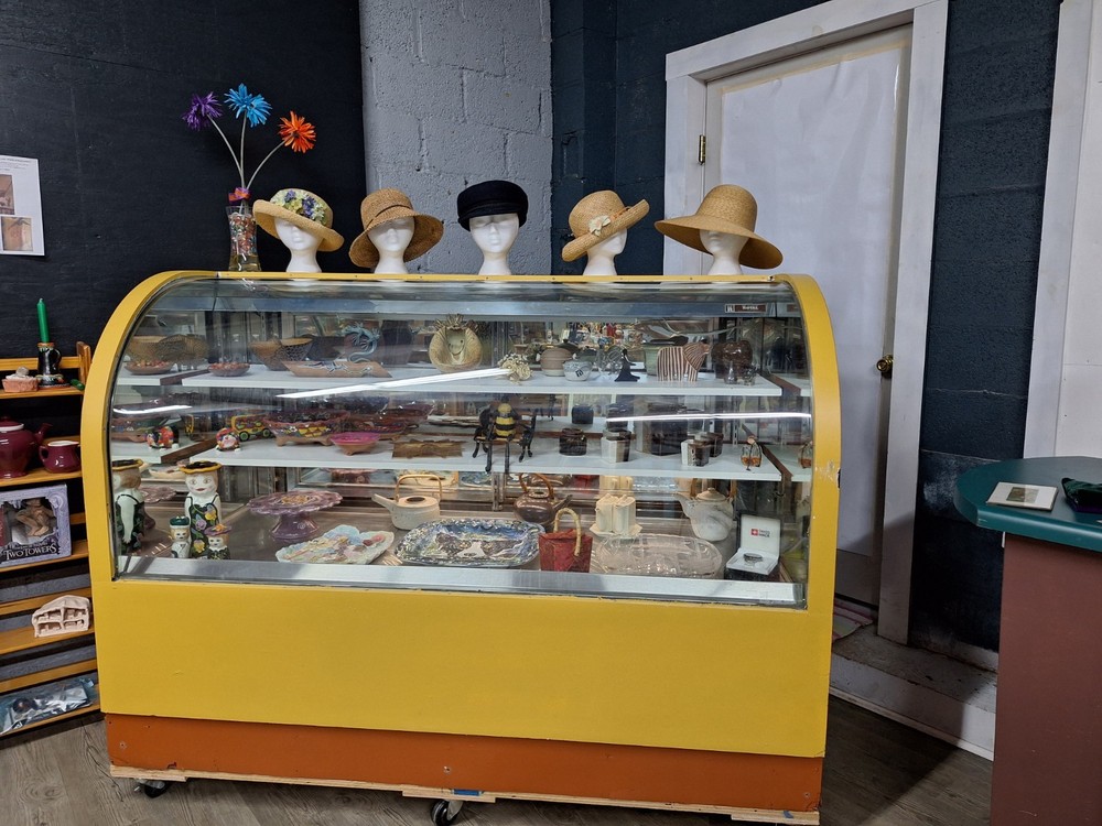 Convenience Store & Bakery Display Cases