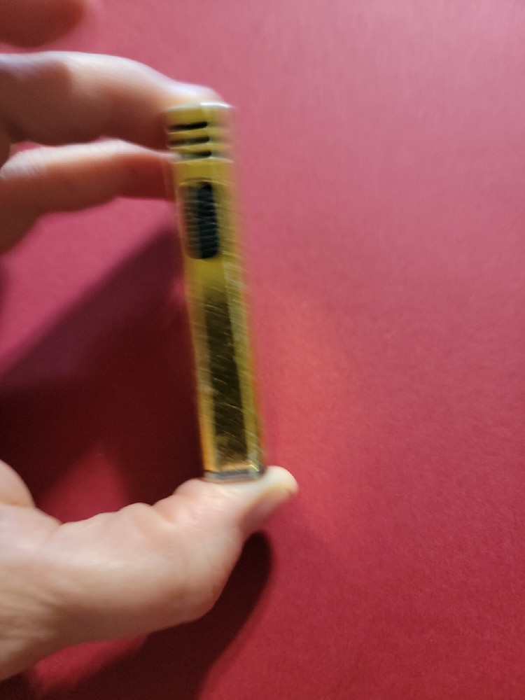 GOLD TEXTURED VERTICAL PUSH DOWN LIGHTER