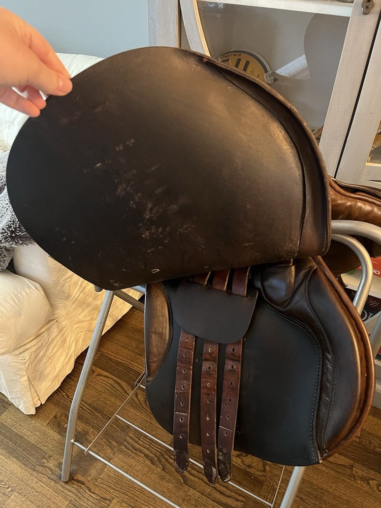18" Barnsby English Saddle - Excellent Condition
