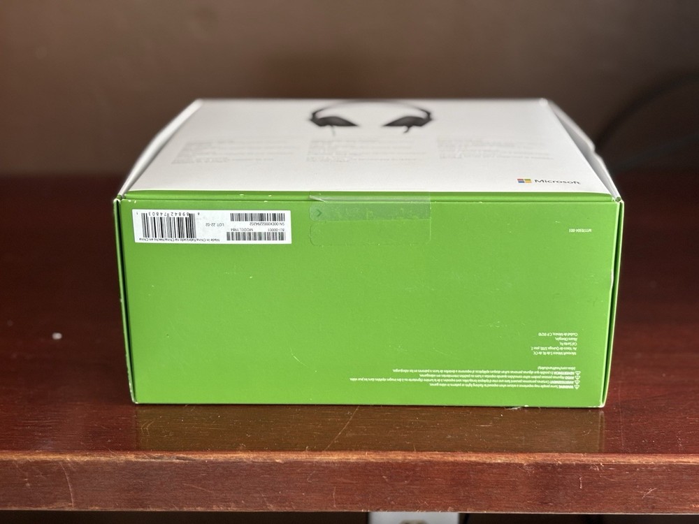 *NEW* Microsoft Xbox Headset connects to controller with wire