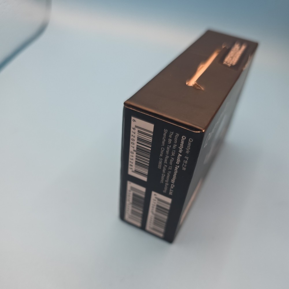 Questyle QCCDongle Pro Lossless Bluetooth TransmitterMfi Certified NEW open box