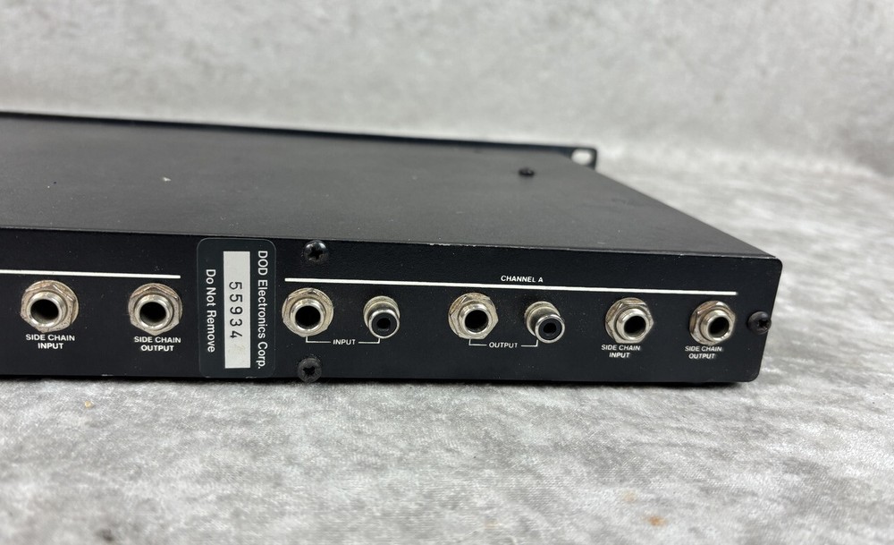 Studio Logic MT66 Stereo Compressor Limiter rack unit