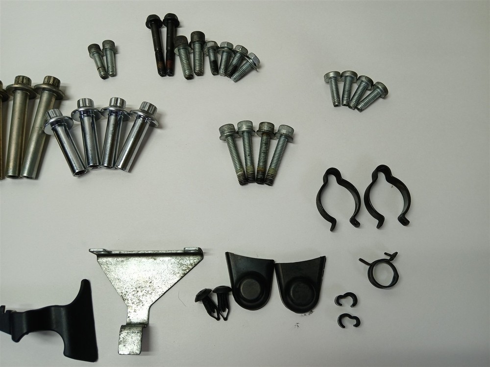 Harley-Davidson 2014 Electra Glide Cylinder Head Engine Body Bolt Misc.