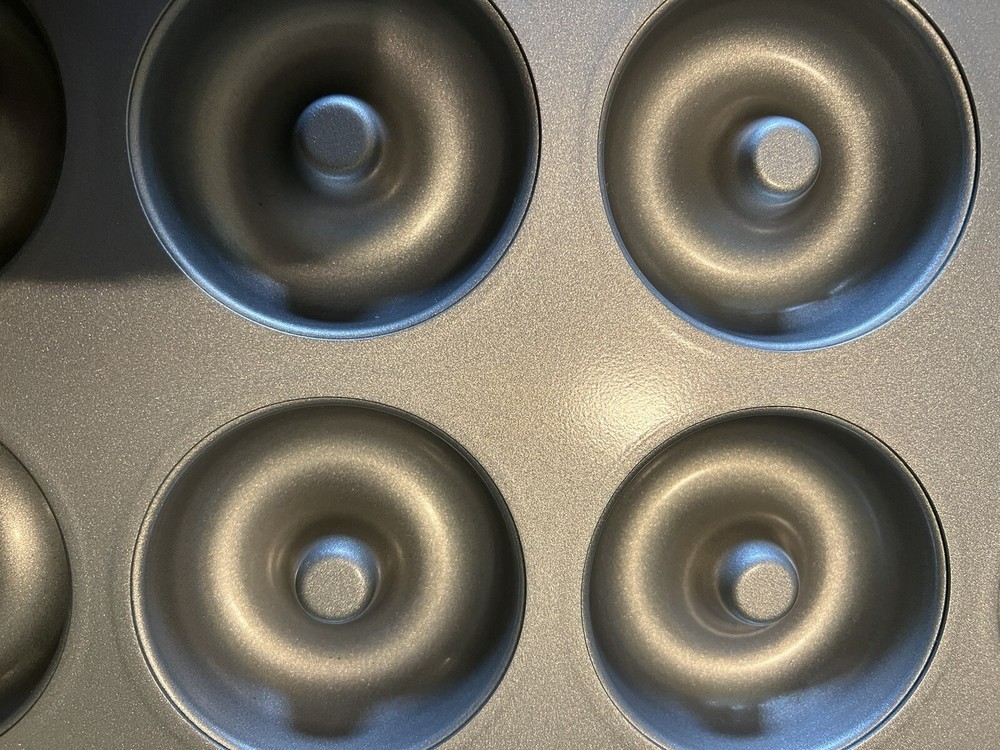 Pampered Chef Donut Pan Makes 12 Donuts ~ Teal Back