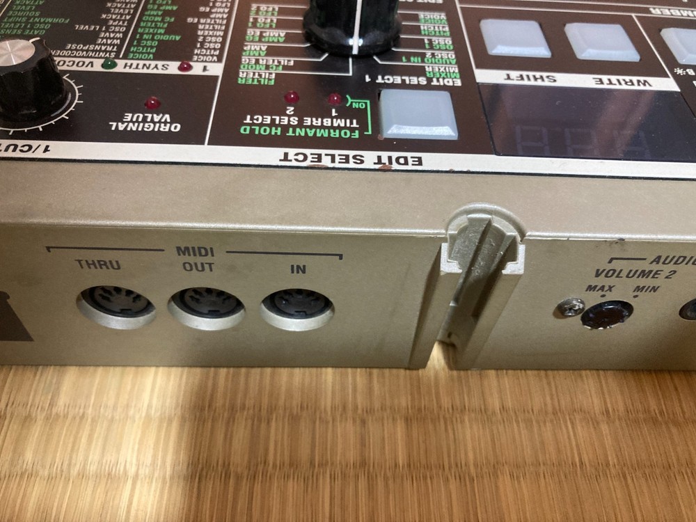 Korg MicroKorg Synthesizer Vocoder Analog Modeling 37-Key Keyboard