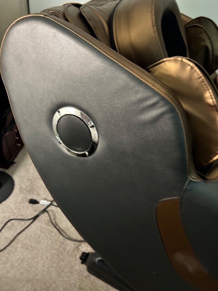 zero gravity full function massage chair with heat and Bluetooth Retail 4k-5k