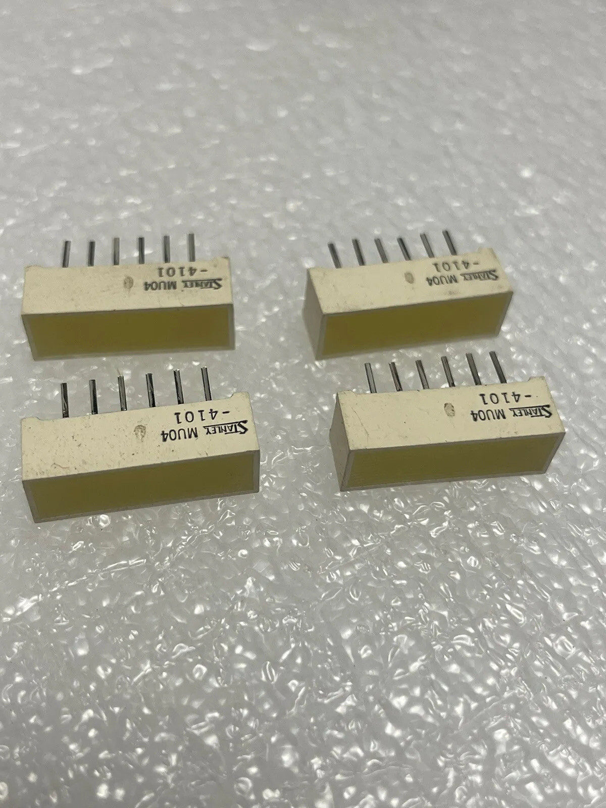 Stanley MU04-4101  Single Color Light Bar (  Yellow Green ), 570nm ,  ( 4 Qty. )