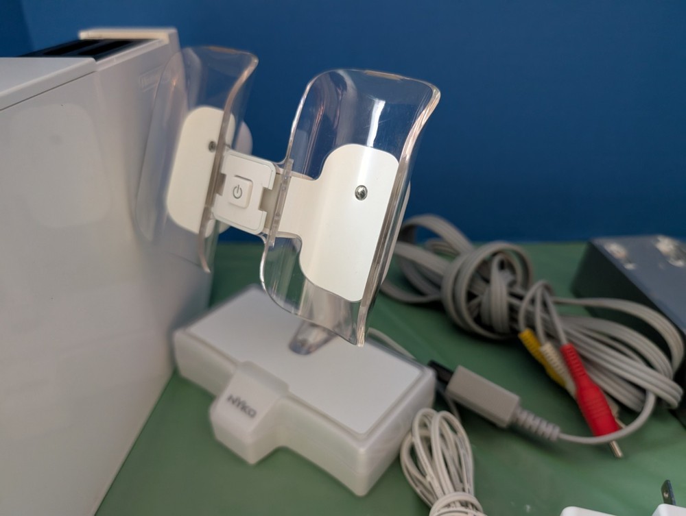 Nintendo Wii Console System + Accessories Bundle * AS IS READ DEsc