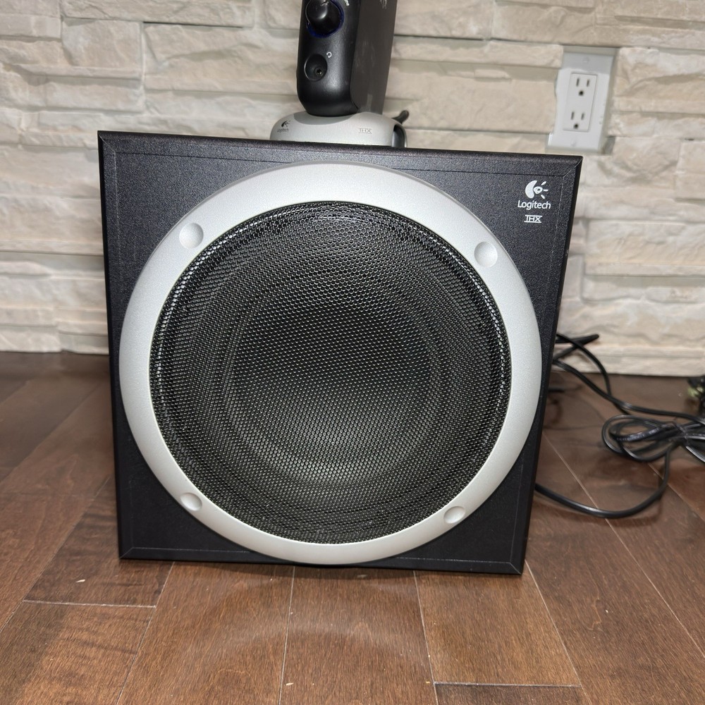 Logitech Z-560 Surround Sound System 5.1 THX Certified