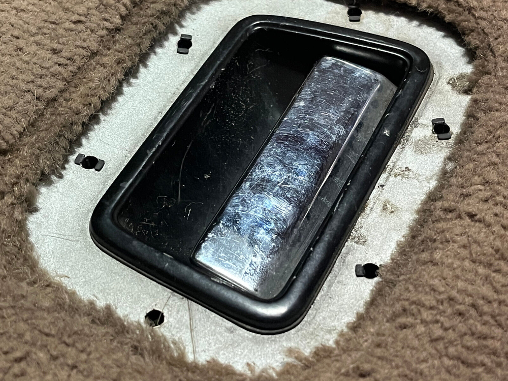 LAND ROVER RANGE ROVER CLASSIC COUNTY 1987-1995 TAILGATE REAR INNER HANDLE TRIM