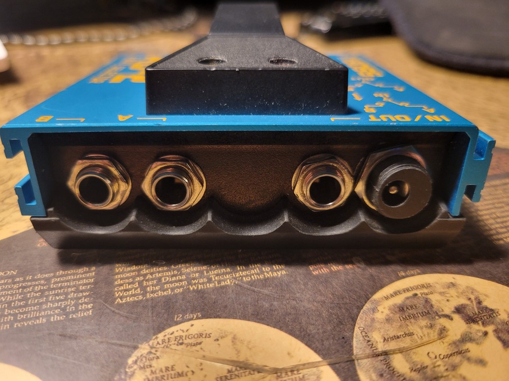 Modified Boss AB-2 2-Way Selector - 9v Input for External Power