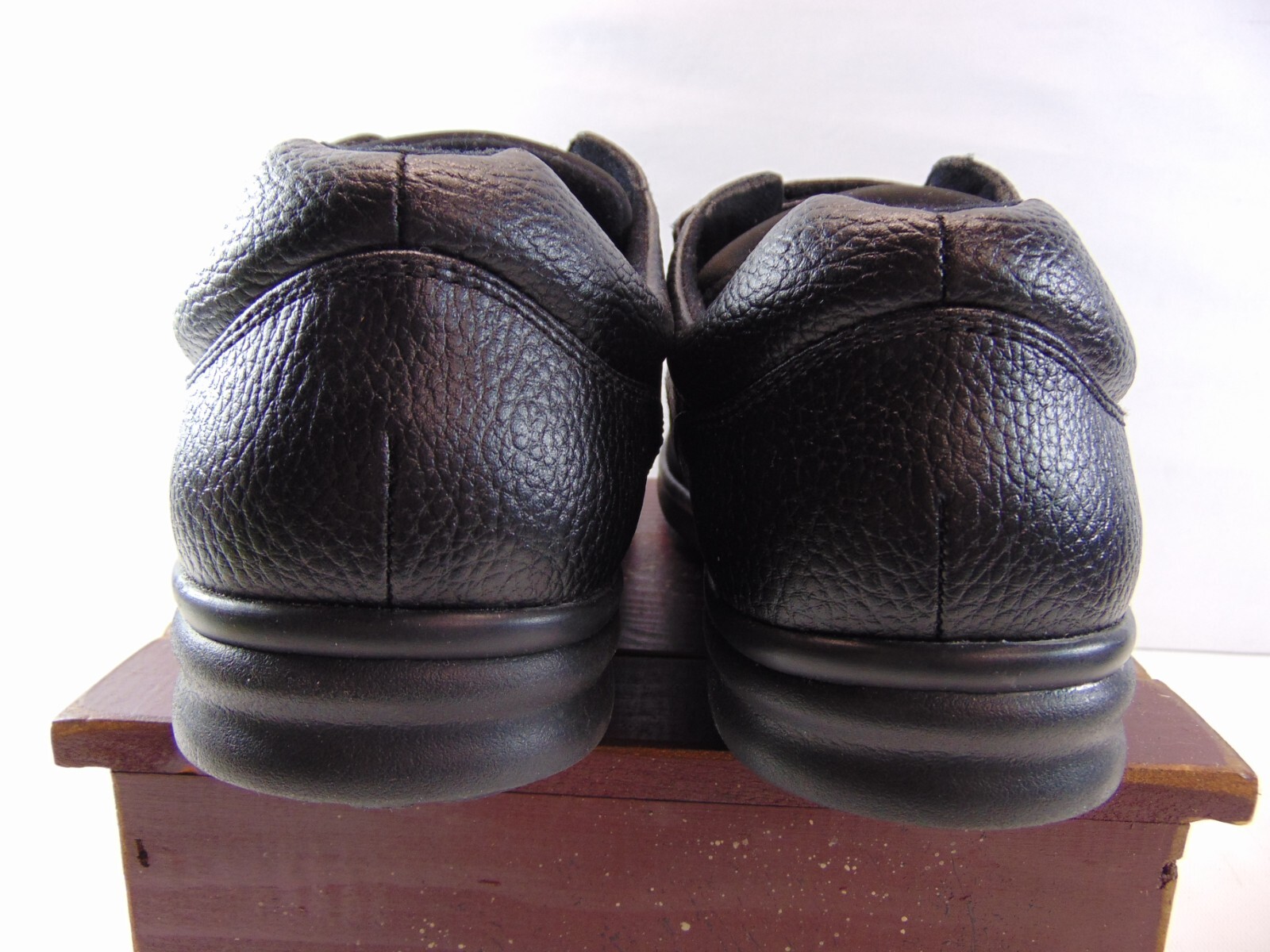 Bell Horn Orthopedic Shoes 8XW Black Plymouth #5810 Therapeutic Shoes.