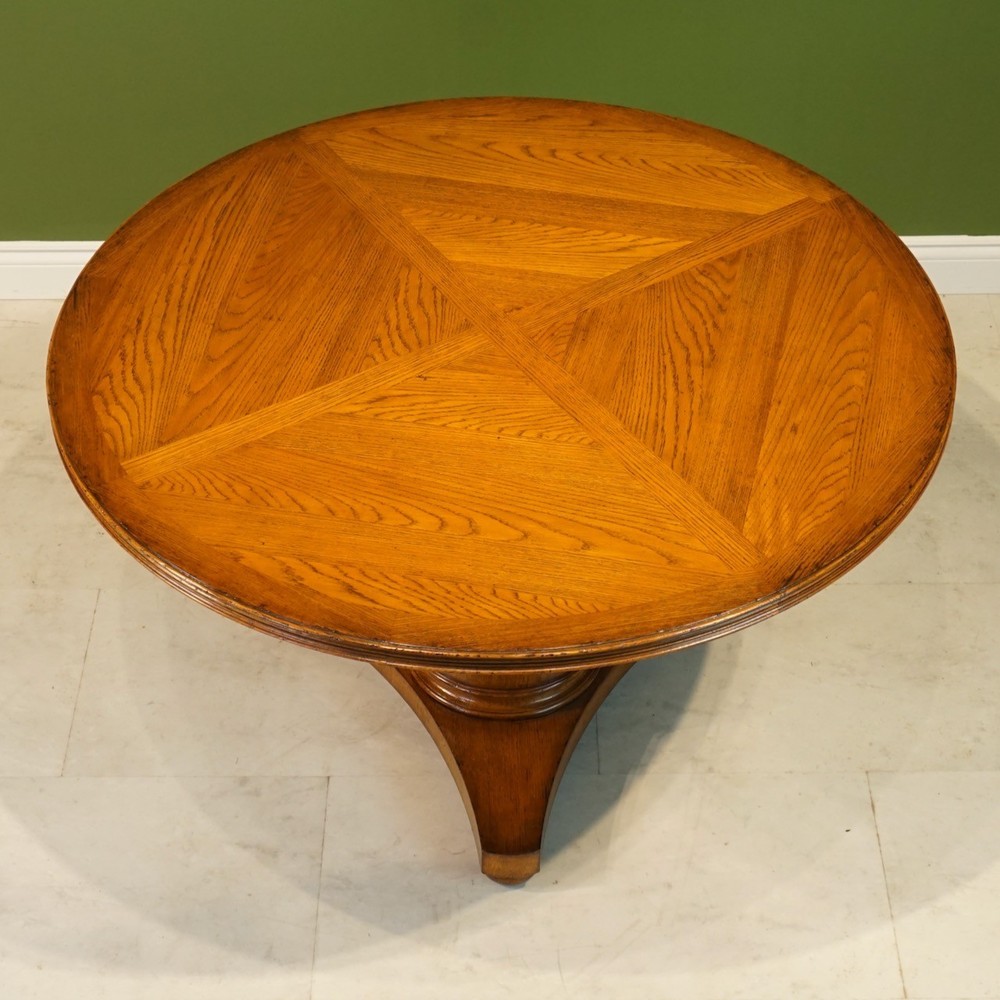 Beautiful 54" Round transitional Oak pedestal dining Kitchen table