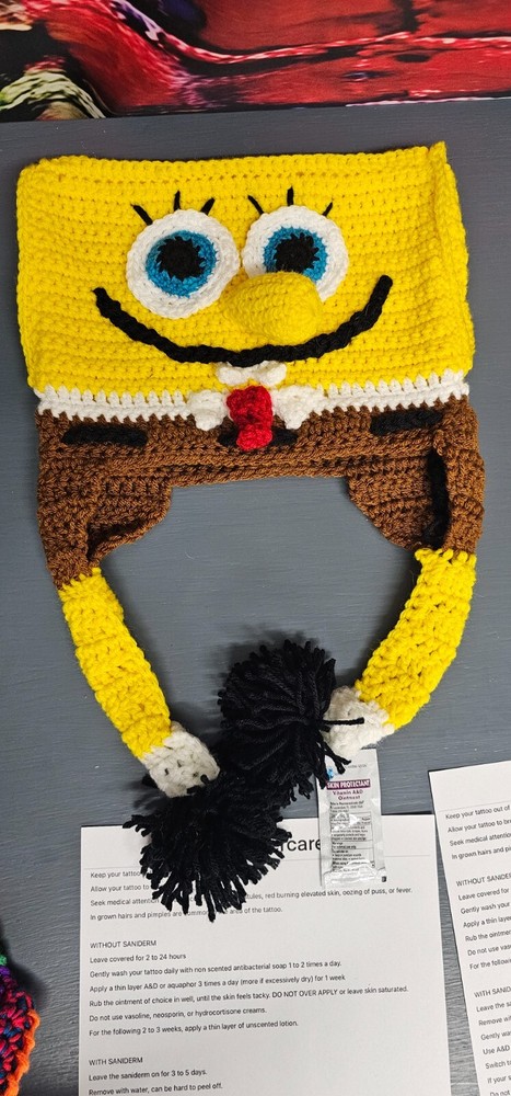 handmade chrochet SpongeBob Squarepants hat. Draw string hides in leg