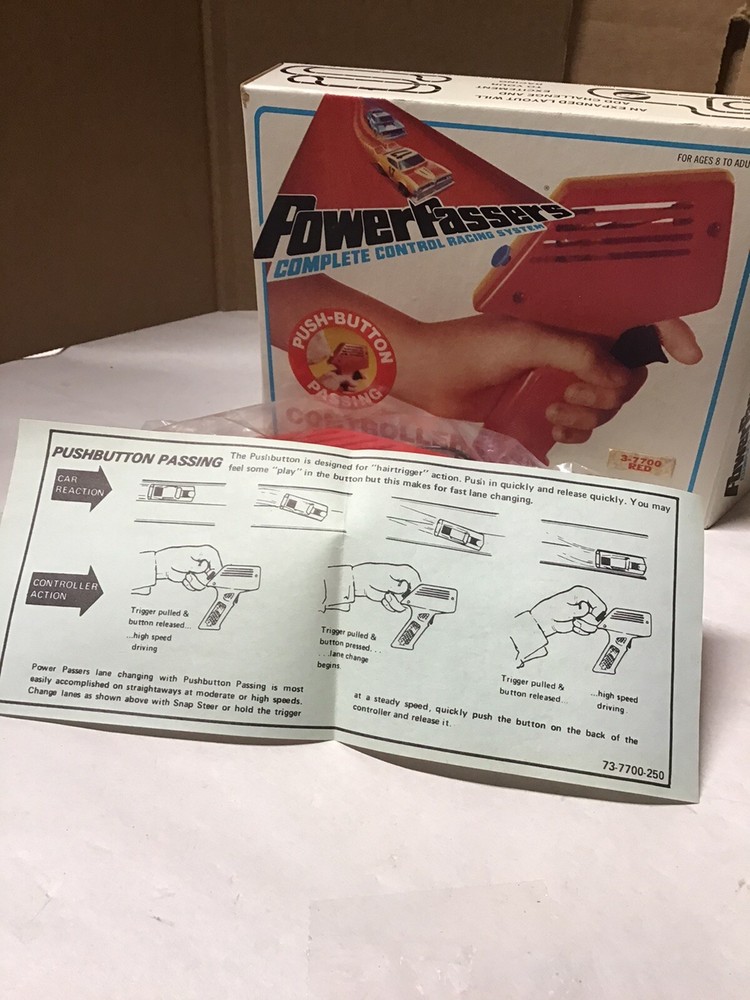 Lionel 3-7700 Power Passers “RED” Controller & Push Button Passing NOS