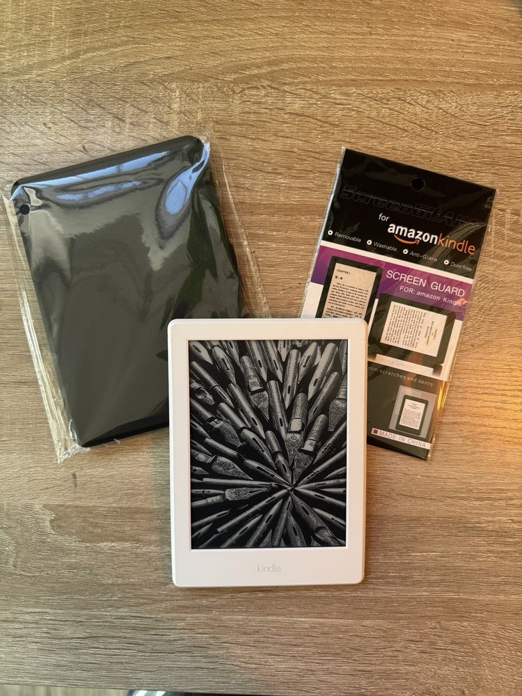 Amazon Kindle 8th Generation White Touch Screen eBook Reader Wi-Fi Bundle