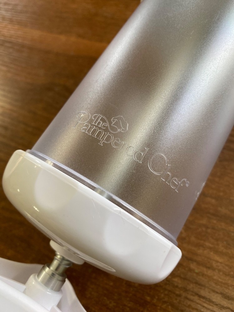 The Pampered Chef Cookie Press + 10 Design Plates