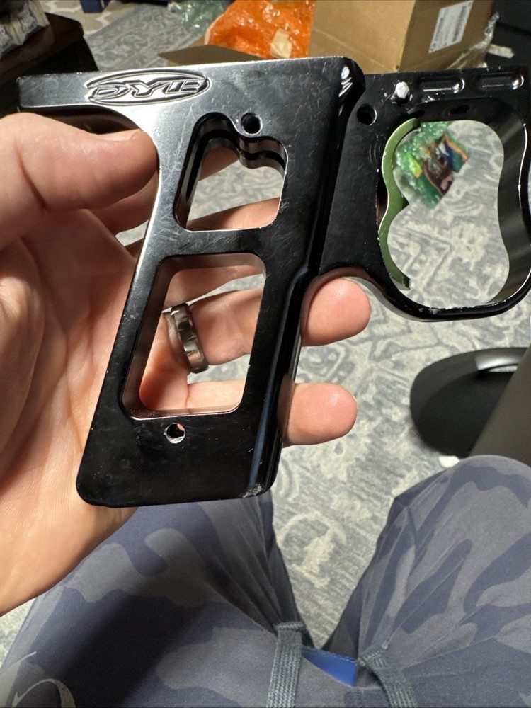 Dye Automag Frame Stripped Bottom Line Screws
