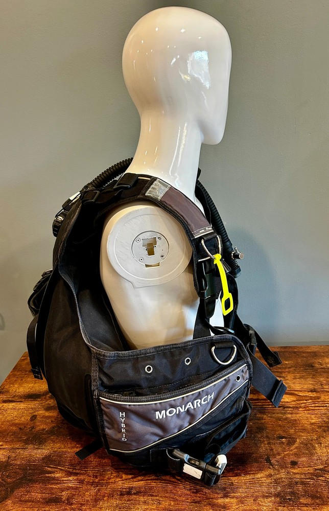 Edge + Monarch, Medium