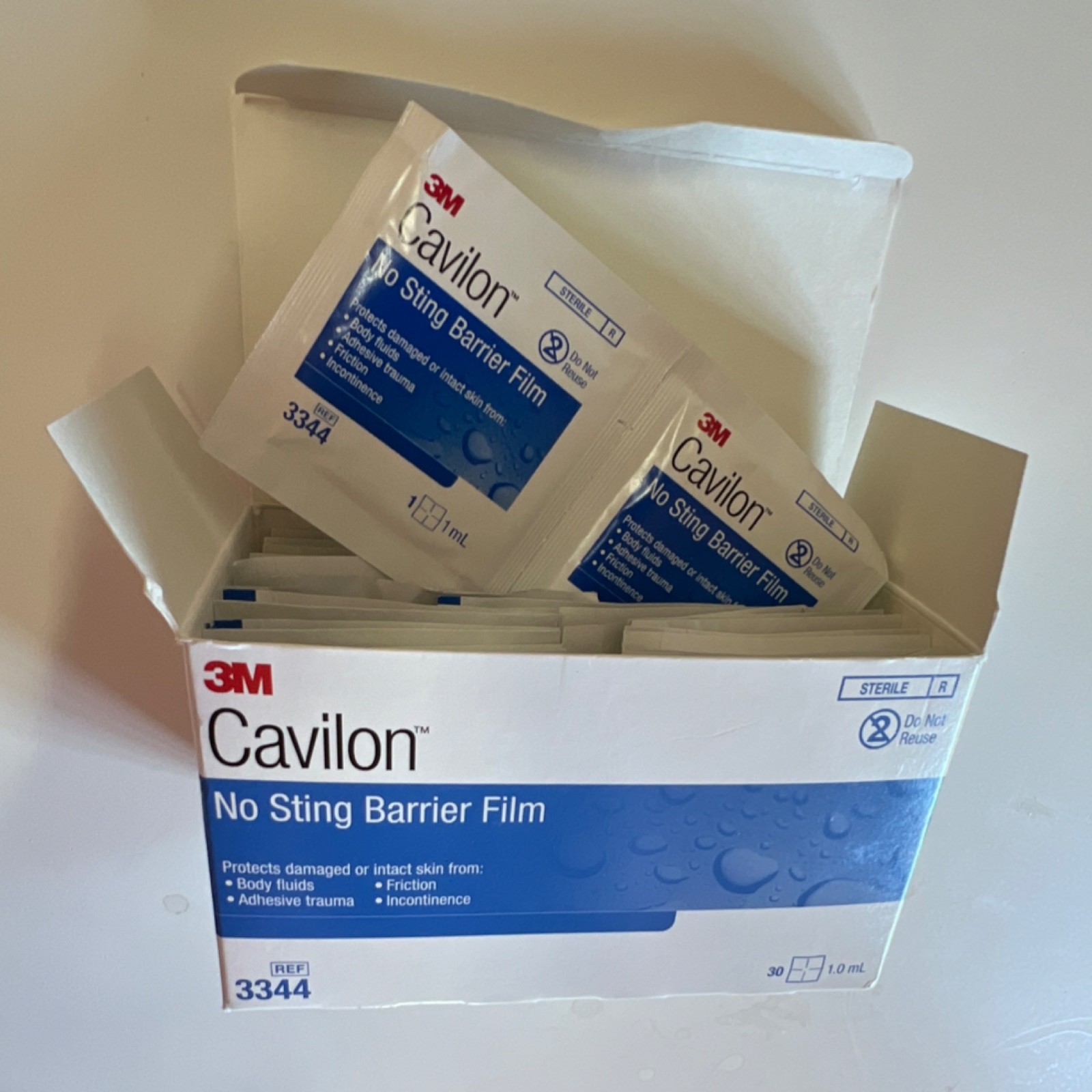 1 case of 3M Cavilon No Sting Sterile Skin Barrier Film Wipes 1.0 mL 3344 120Pk