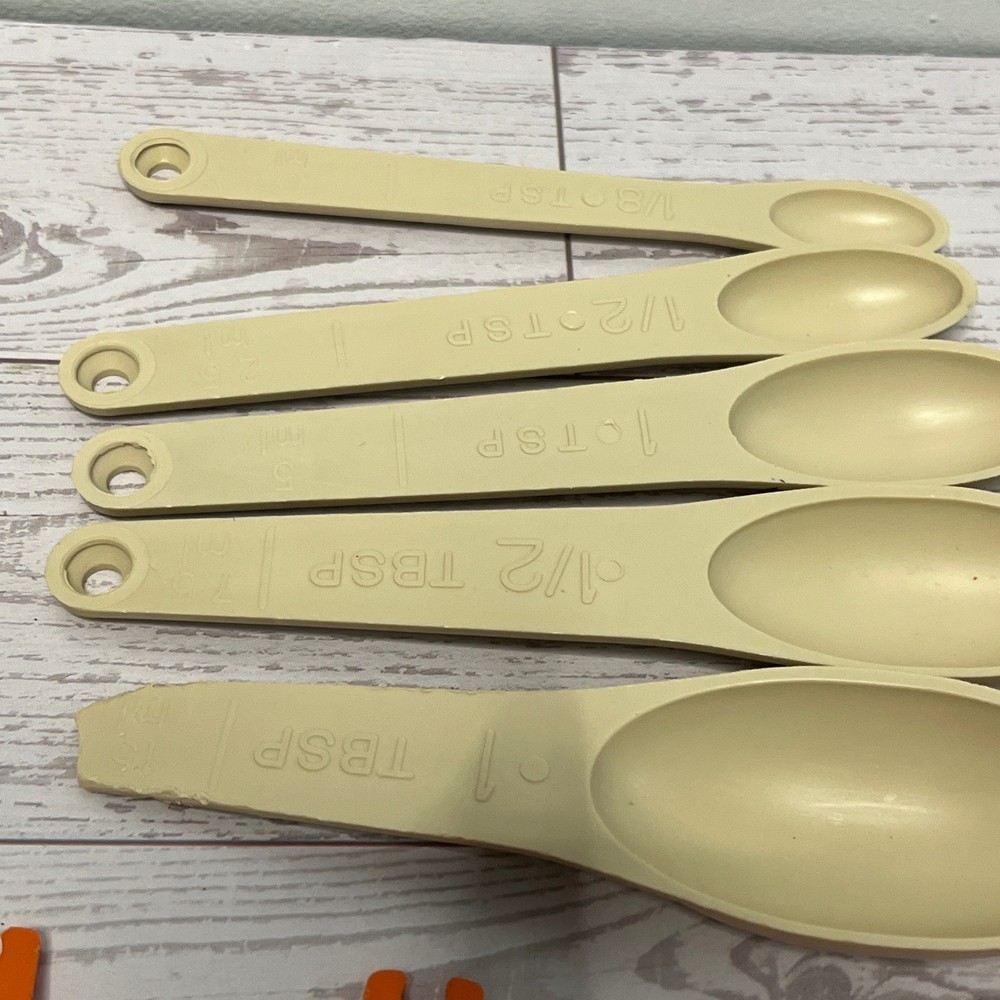 VTG Tupperware Measuring Spoons Set Orange Cream Plastic Kitchen Tools Bundle