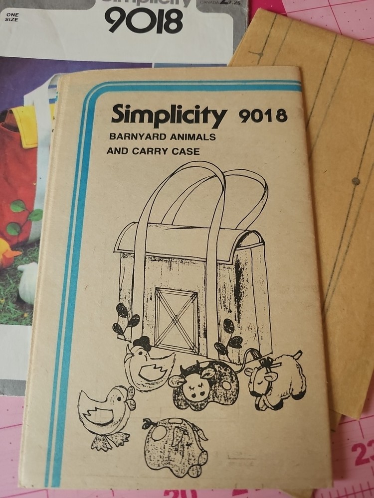 Simplicity Pattern 9018 Playtime Barnyard Animals Carrying Case UNCUT