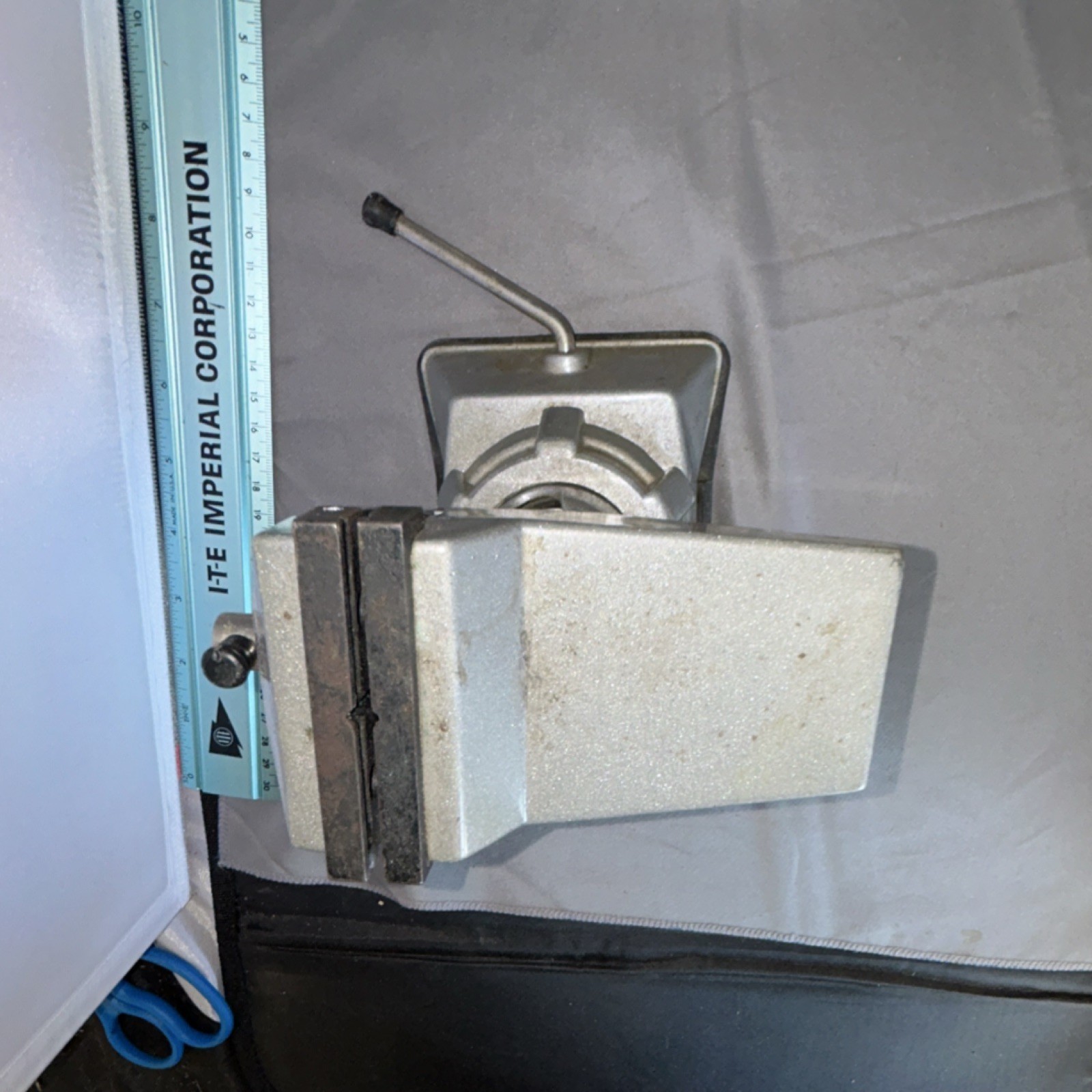 Craftsman Bench Vise Cast Iron Silver 4 in Jaw 4 in Opening Rotating Swivel Base