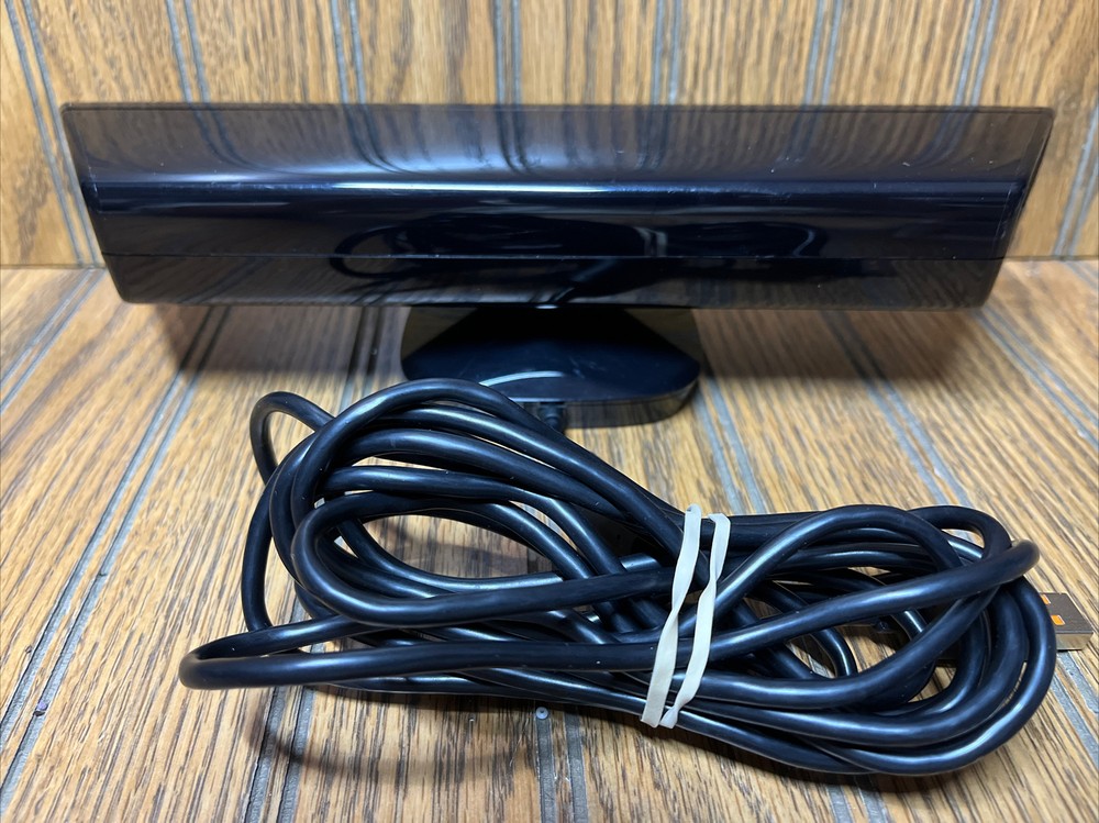 XBOX 360 Kinect Sensor Bar 1414 w/ Kinect Adventures Nike + Kinect Training Nice