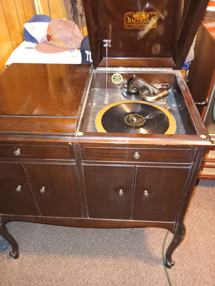 1925 VICTROLA Record Player