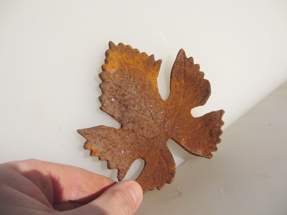 Vintage Iron Decorative Leaf Leaves Mount - £5 each