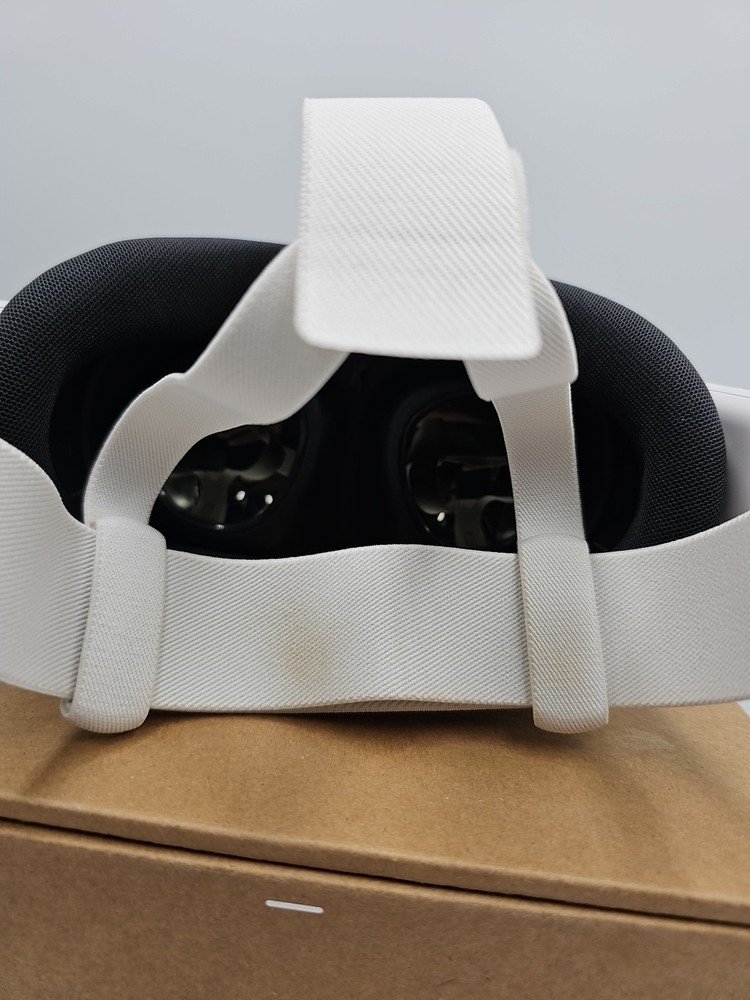 Meta Oculus Quest 3 S3A - 512GB VR Headset with Controllers
