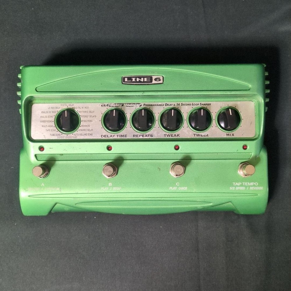 Line6 DL4 Digital Delay Modeler Guitar Effect Pedal