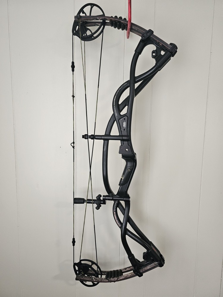 Hoyt Carbon Matrix Compound Bow