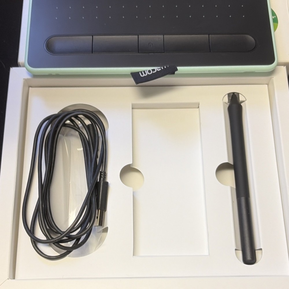 Wacom Intuos Graphics Tablet CTL4100WLE0 CTL-4100WL/E0-AX USB Bluetooth