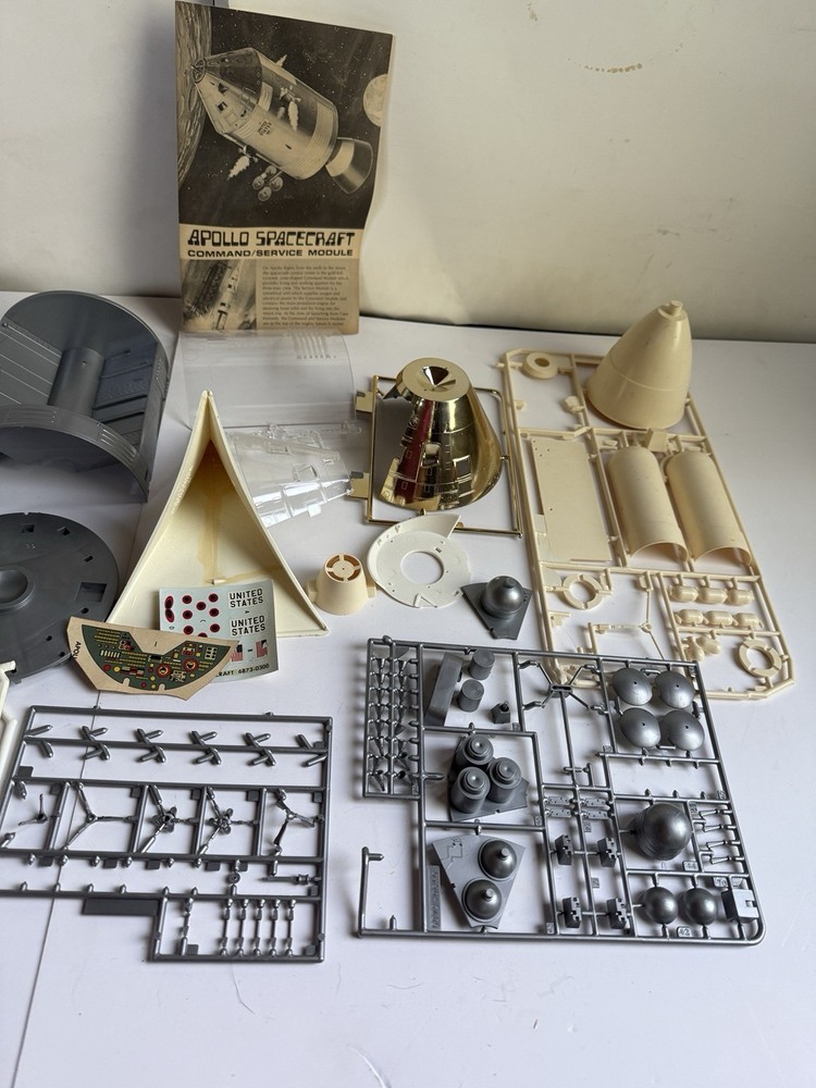Monogram Apollo Spacecraft 1/32 Model Kit 1970 Release
