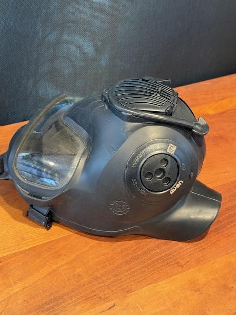 AVON C-50 PROTECTIVE GAS MASK SIZE LARGE