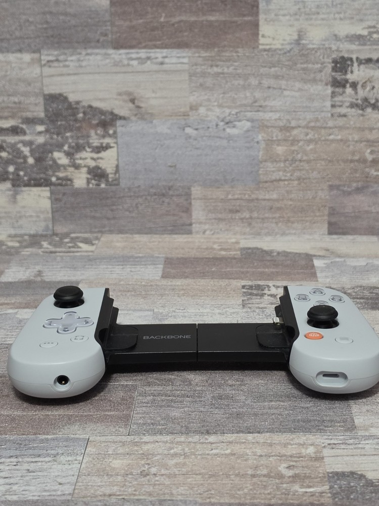 Backbone One Lightning Controller Playstation Edition BB-02-W-S iPhone