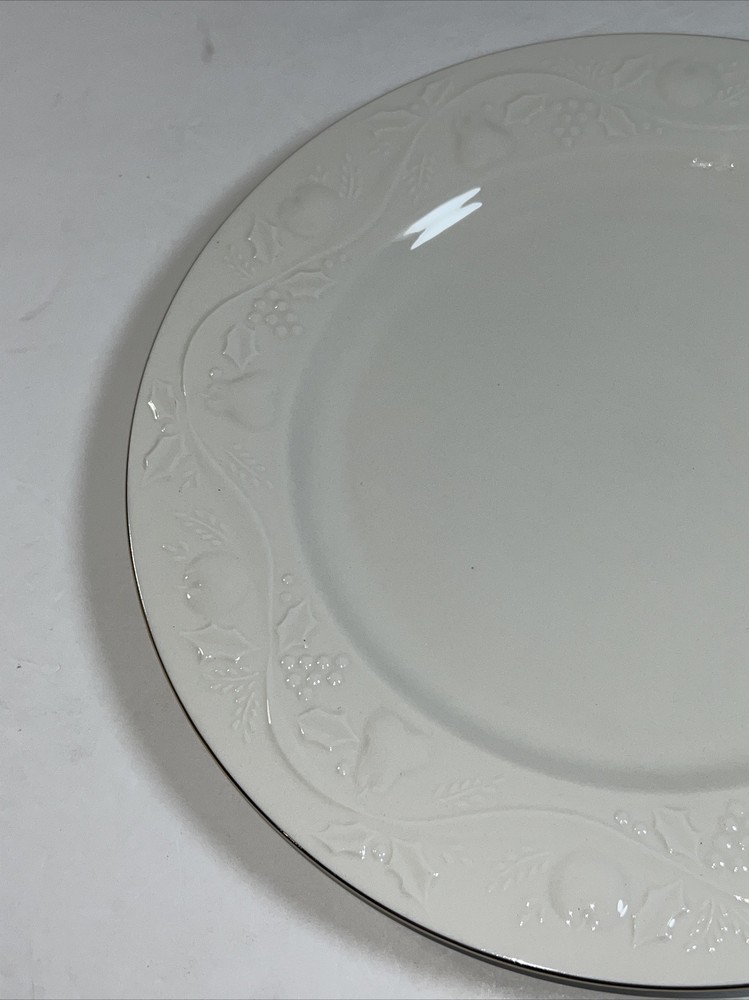 Libbey Embossed Holly Berry White Dinner Plates Tableware - 10.75" Y