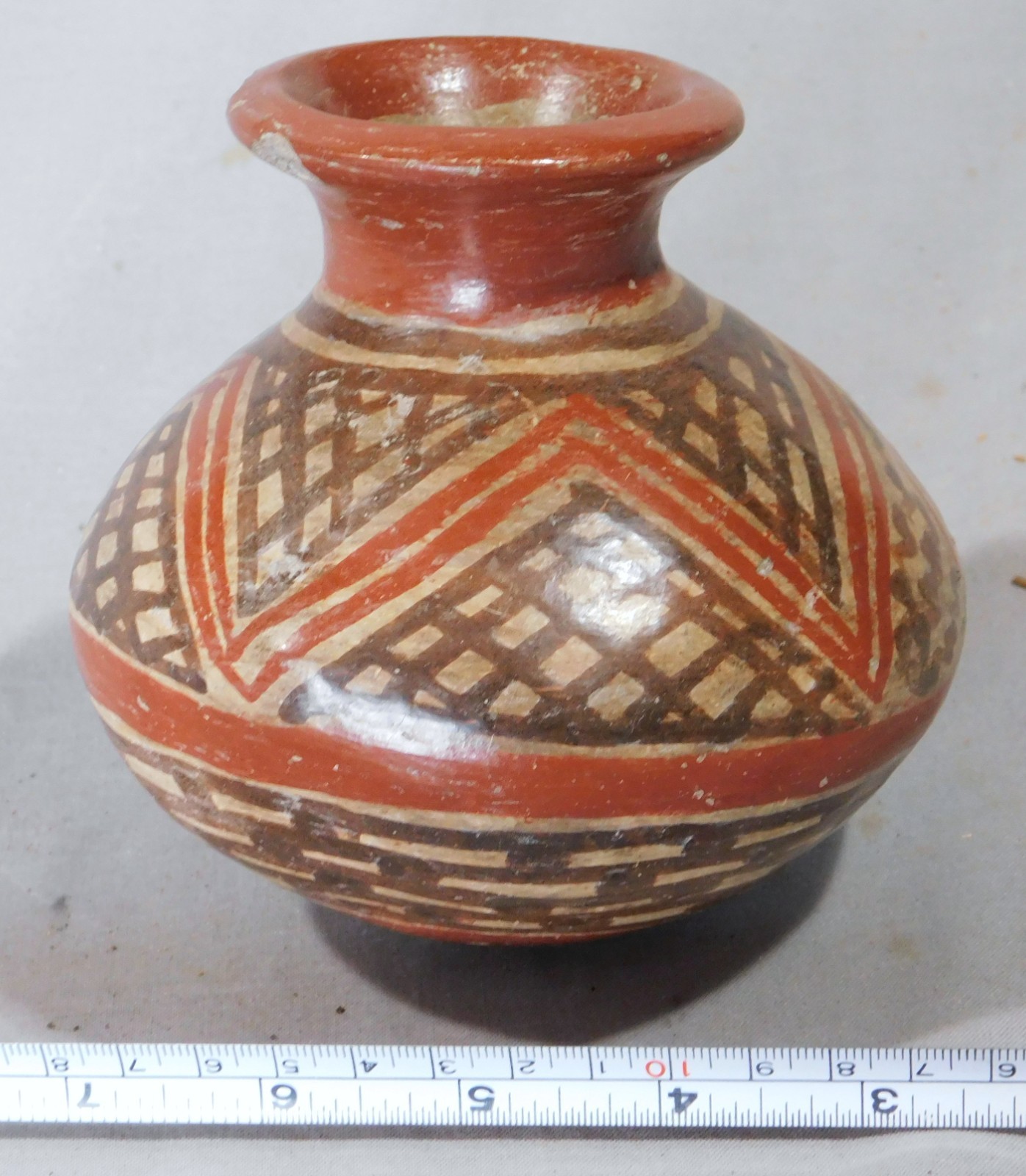 Pre-Columbian Inca slip decorated pot Inca Aribalo ca. 1438-1538 CE Peru Horizon