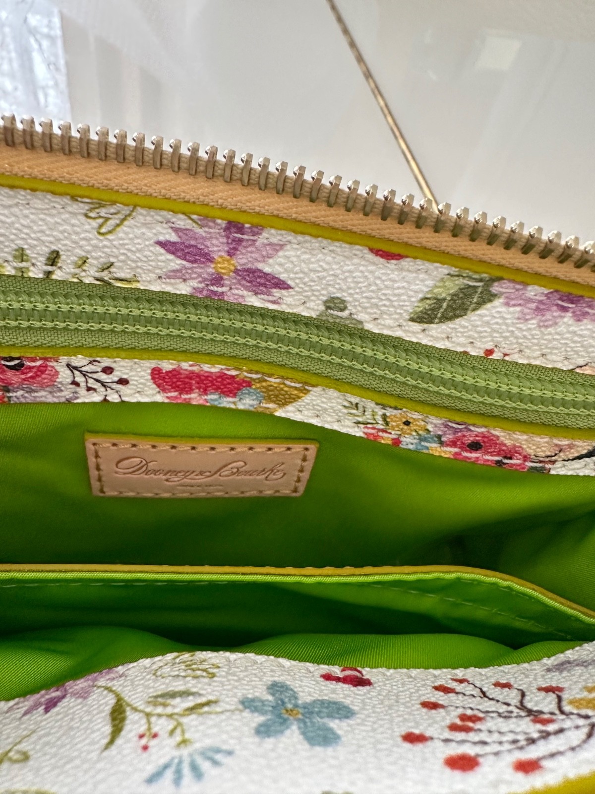 DISNEY DOONEY & BOURKE 2018 FLOWER & GARDEN MINNIE FIGARO CROSSBODY NEW